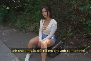 Trong phòng KTV, hai người đàn ông và hai người phụ nữ đang quan hệ tình dục