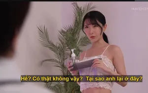 Cleo Starr khỏa thân vui vẻ trong bếp