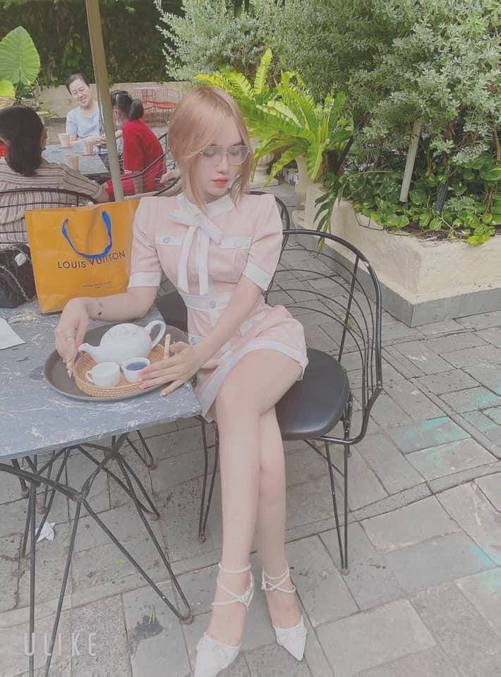 Bị bạn học cũ dùng clip sex tống tình khi đến quán rượu đón chồng