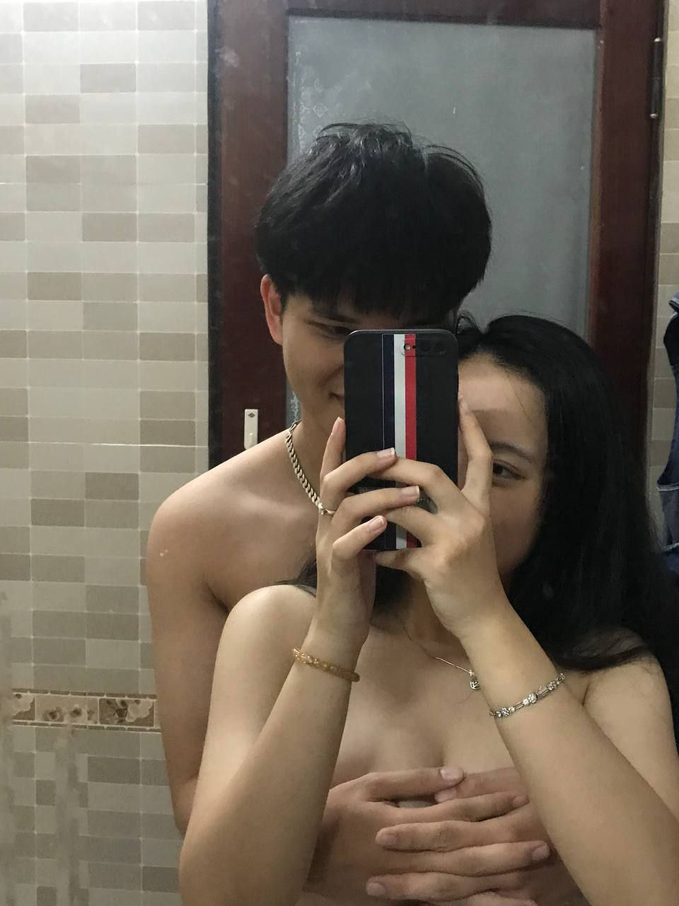2 lần xuất tinh liên tiếp vào con đĩ nhỏ